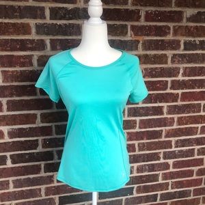 Ladies Old Navy Semi-Fitted Active Top Size Small